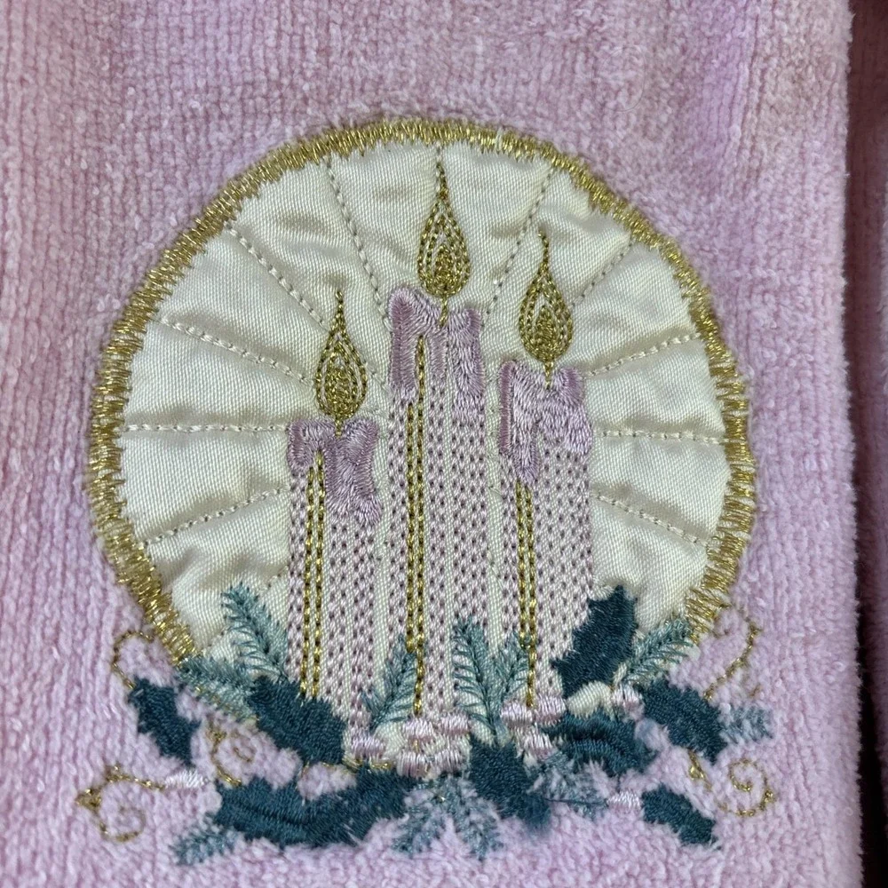 VTG Set Of 3 Embroidered Pink Christmas Towels Tree Ribbons Candles Holly Gold‎